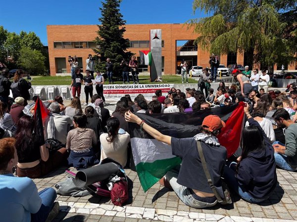 Unos 200 estudiantes de universidades madrileñas inician acampada indefinida para exigir el fin del conflicto en Gaza