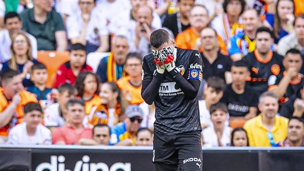 Jaume Domènech y Jesús Vázquez sufren lesiones musculares y se perderán los próximos partidos del Valencia
