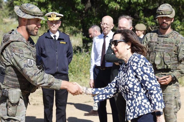 La ministra de Defensa asiste en Toledo a las prácticas de instrucción de militares ucranianos