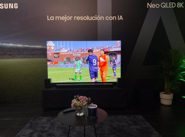 Llega a España la nueva gama de TV impulsados por IA de Samsung, con el modelo Neo QLED 8K y su tecnología de escalado