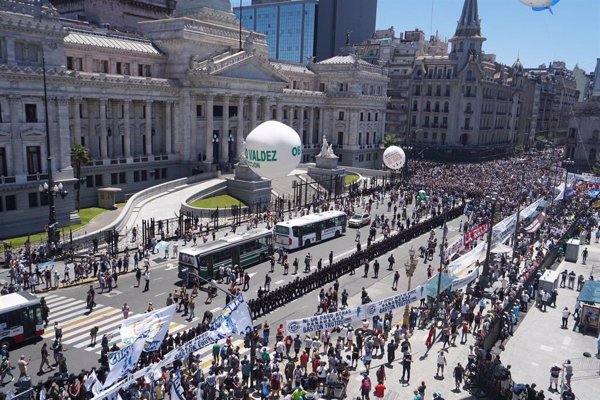 Un nuevo paro nacional frenará Argentina este jueves para rechazar las medidas económicas de Milei