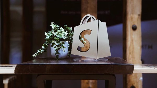 Shopify entra en pérdidas en el primer trimestre tras dejarse 261,5 millones de euros por atípicos
