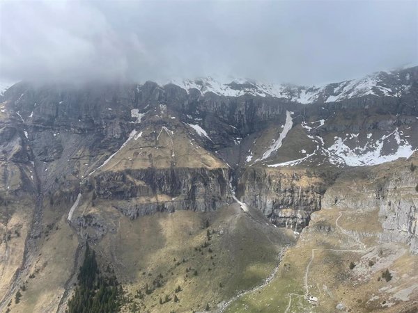 Muere una persona y cuatro resultan heridas en una avalancha de nieve en Suiza