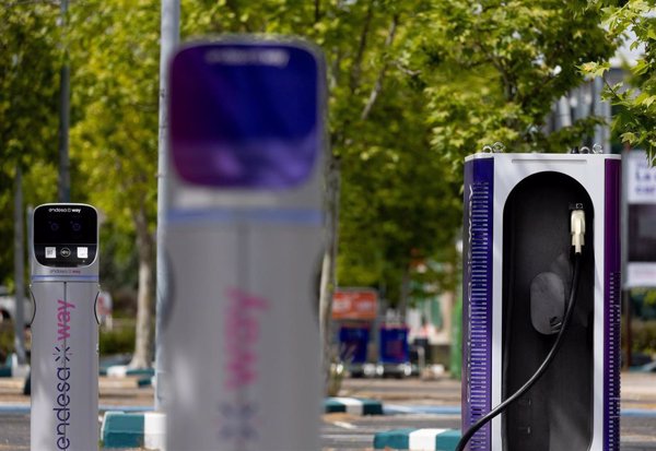 Solo tres coches eléctricos están entre los 100 más buscados en España