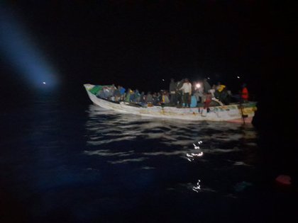 Salvamento Marítimo intercepta un cayuco con 126 migrantes cerca de Mogán (Gran Canaria)