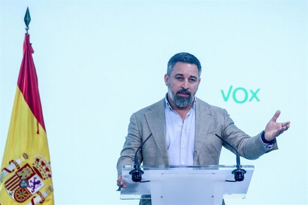 Abascal acusa al PP de "pinza" con el PSOE contra Milei y urge a Feijóo ...