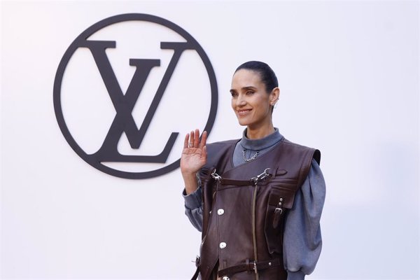 El desfile de Louis Vuitton en Barcelona reúne a estrellas del cine y caras populares