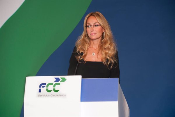 FCC nombrará a su presidenta, Esther Alcocer, consejera dominical y pagará 283,5 millones en dividendos
