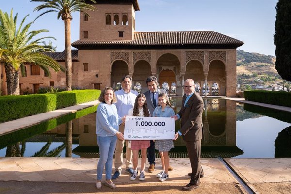 La Alhambra homenajea a su visitante un millón y reivindica su aforo limitado por motivos de conservación