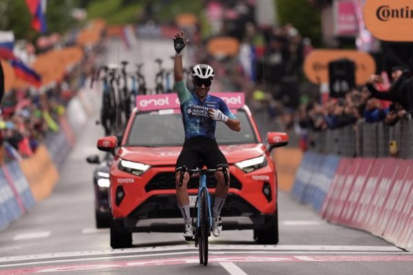 Andrea Vendrame (Decathlon AG2R La Mondiale) gana la decimonovena etapa del Giro de Italia