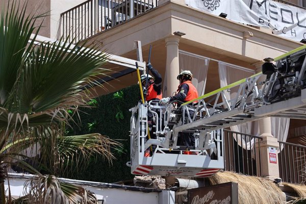 Policía Nacional y técnicos de Cort colaboran para esclarecer las causas del derrumbe en Playa de Palma