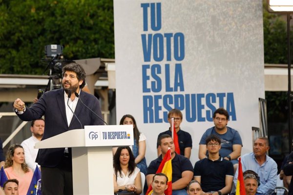 López Miras defiende que el PP se ocupa de los españoles y critica a Sánchez: Ahora sus socios son los talibanes