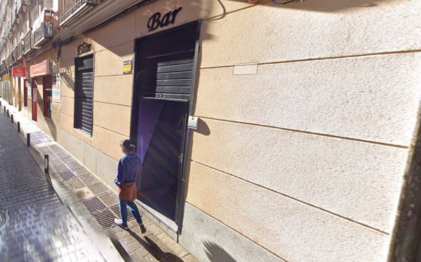 Detenido un hombre por pegar a una mujer y luego a un agente tras una pelea a las puertas de un bar en Tetuán (Madrid)