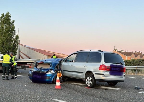 Un fallecido y dos heridos en una colisión en la A-67 en Villamuriel de Cerrato (Palencia)