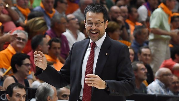El entrenador español Pedro Martínez regresa a La Fonteta y firma con el Valencia Basket hasta 2026