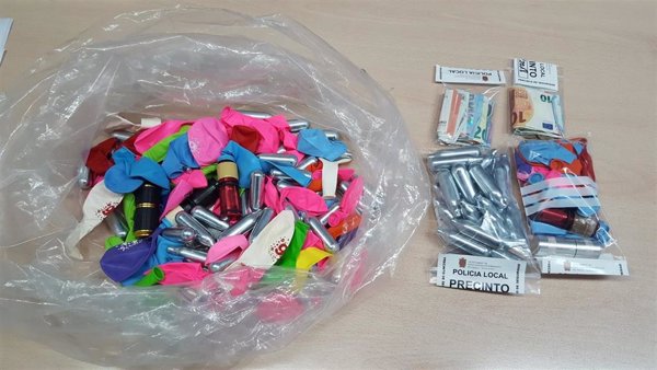 La Guardia Civil incauta en Ibiza más de 16.000 botellines de 'gas de la risa'