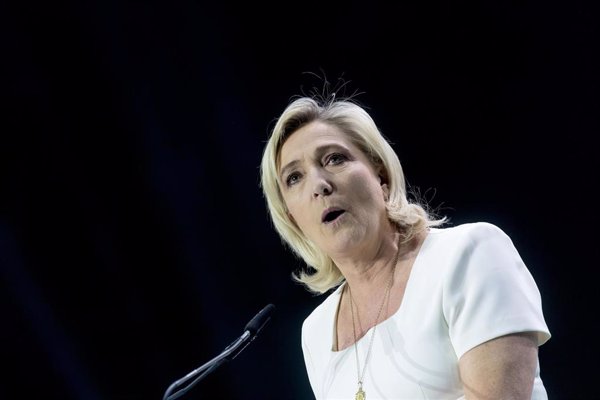 La Bolsa de París se dispara más de un 2% en la apertura tras las elecciones en Francia