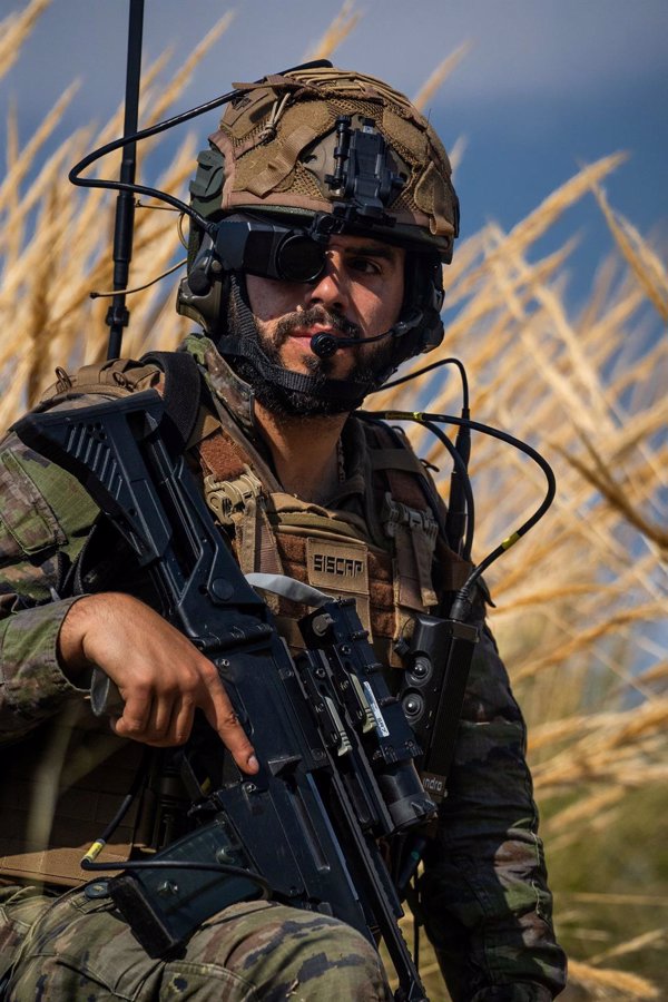 Indra y GMV realizan una demostración de su 'Sistema de combatiente a pie' para el Ejército en Toledo