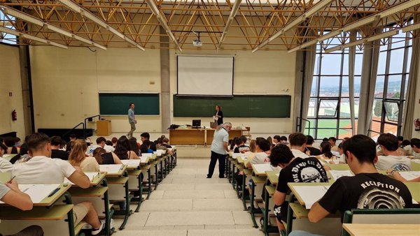 Un total de 1.199 estudiantes se examinan en la convocatoria extraordinaria de la EBAU a partir de hoy en Asturias