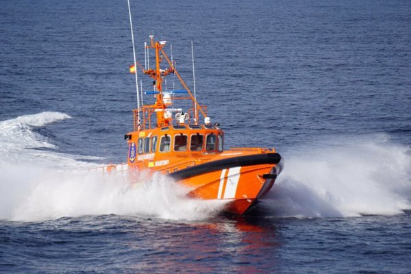 Un buque de pasajeros que cubría la ruta Valencia-Palma, a la deriva tras un incendio en sala de máquinas