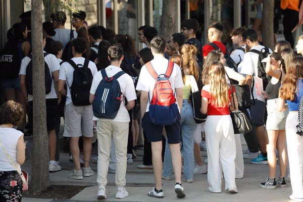 La oferta de estudios universitarios, más rígida que la demanda ante los cambios del mercado laboral, según Funcas