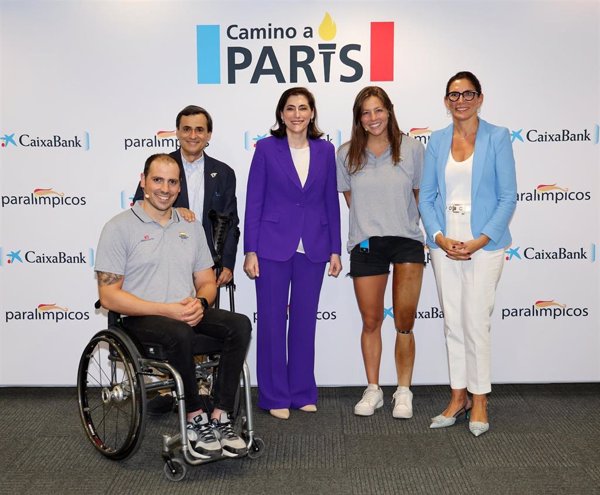 CaixaBank cierra el Camino a París en Barcelona con los nadadores paralímpicos Toni Ponce y Nuria Marqués