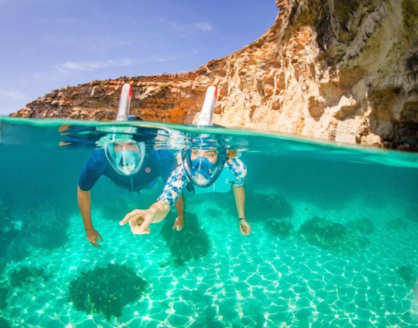 Decathlon lanza un kit para comunicarse debajo del agua adaptable a la máscara de snorkel