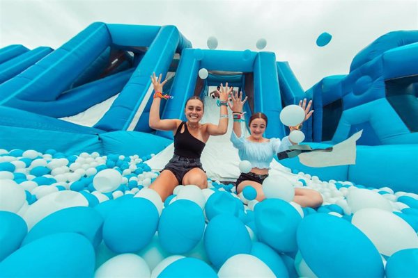 Alvaro Díaz, Anuel AA, María Becerra y Tainy actuarán este fin de semana en el Reggaeton Beach de la Caja Mágica