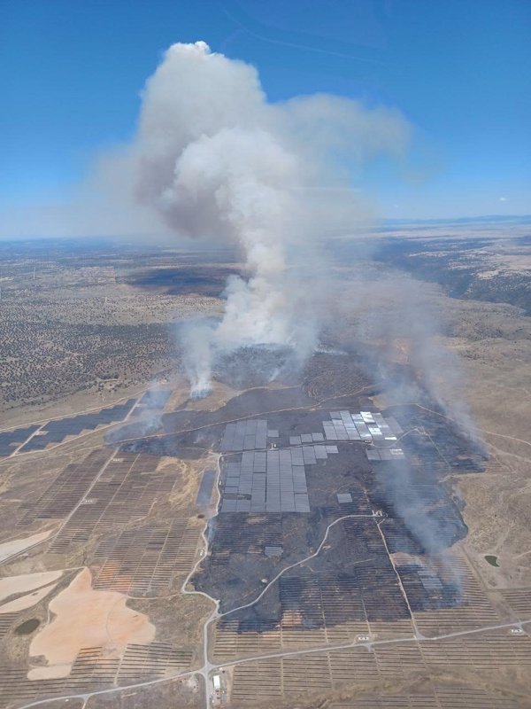 Estabilizado el incendio originado en una planta fotovoltaica de Talaván (Cáceres)