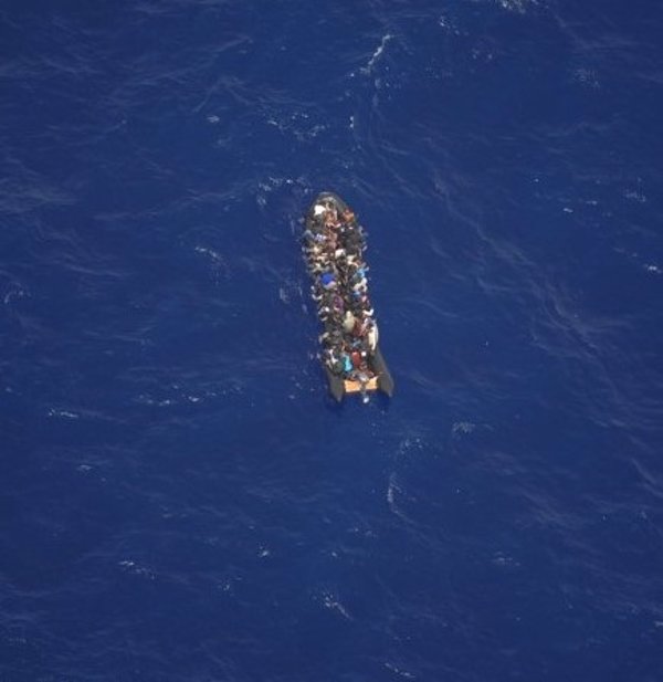 Rescatan dos pateras con 139 personas que se dirigían a Canarias