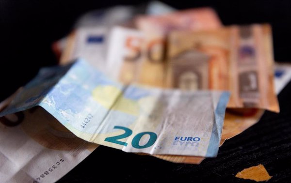 El salario bruto anual subió un 4,7% en 2023, hasta los 26.555 euros, su nivel más elevado desde 2008