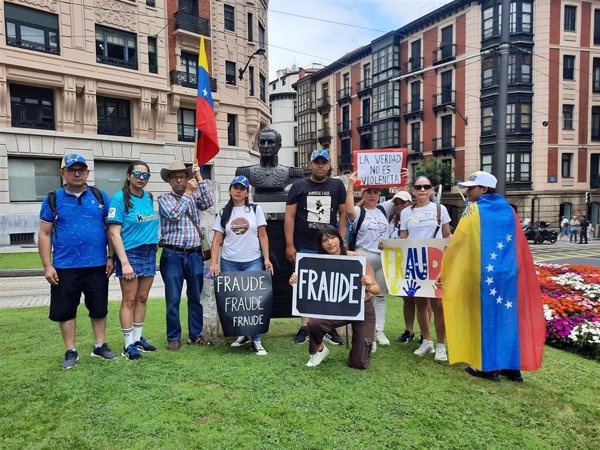 Decenas de venezolanos protestan en Bilbao contra el 