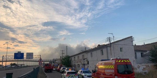 Levantado el confinamiento en la localidad de Utebo (Zaragoza) por el incendio de la fábrica de productos químicos