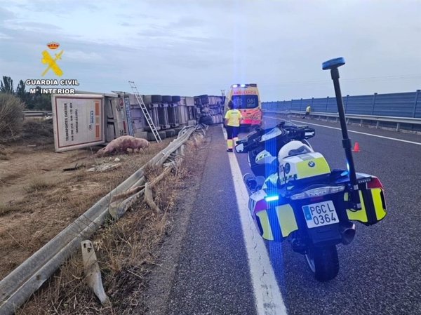 Muere un camionero de Tárrega (Lérida) tras volcar su vehículo en la A-22, en el término municipal de Monzón
