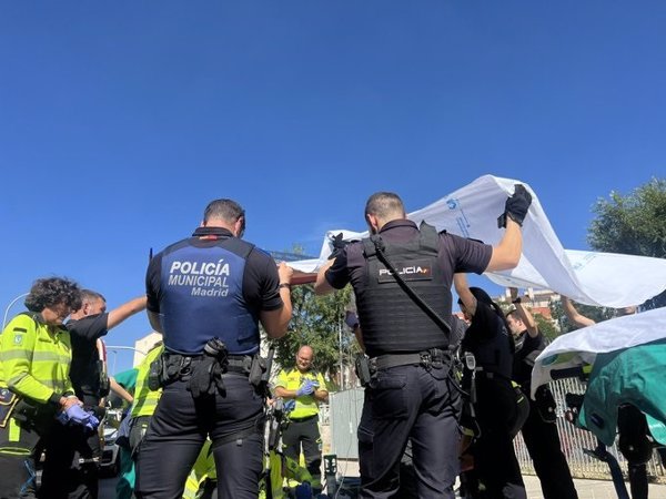 Muere la mujer golpeada ayer por el coche de su pareja en Entrevías (Madrid) tras una discusión