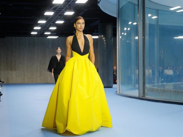 Carolina Herrera presenta su colección Primavera 2025 en la Semana de la Moda de Nueva York