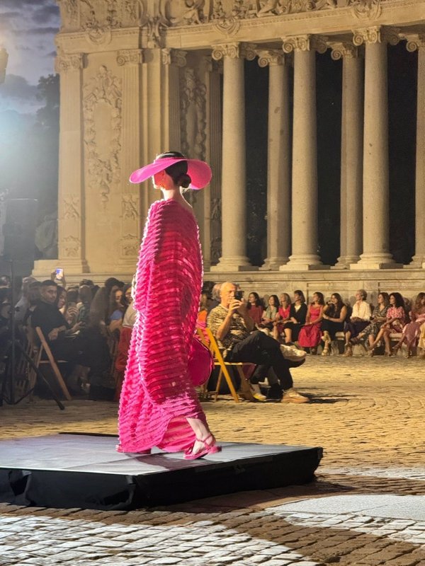 Maison Mesa elige el monumento a Alfonso XII del estanque del Retiro para su desfile dentro de la Semana de la Moda