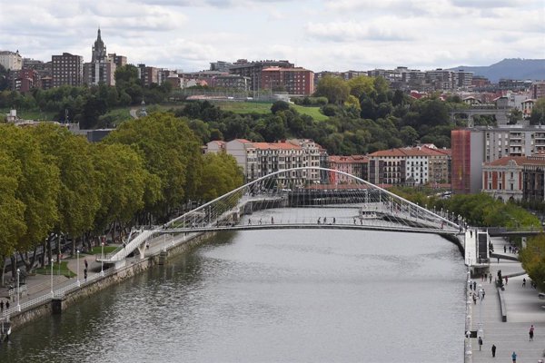 Ayuntamiento de Bilbao pide precaución en el entorno de la ría ante la alerta por mareas vivas los próximos tres días