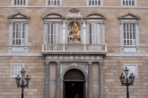 Las Cortes censuran a responsables políticos de las 'embajadas' catalanas que promovieron el procés y piden su cierre