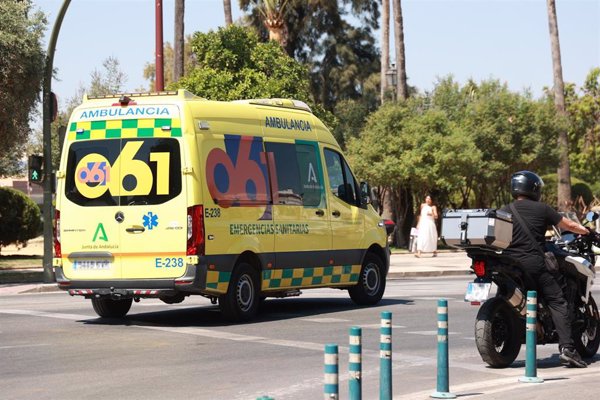 Evacuado al hospital un menor de cuatro años al inhalar humo en un incendio de vivienda en Córdoba