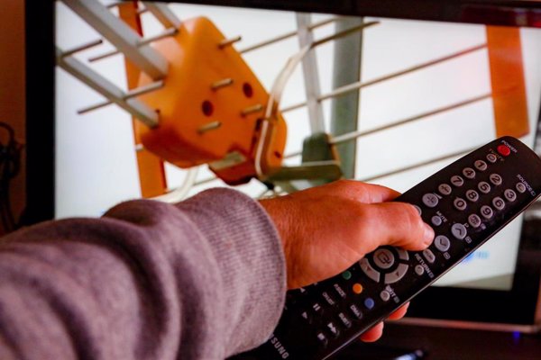 El consumo de TV en España bajó en septiembre hasta las 2 horas y 39 minutos por persona al día, según un estudio