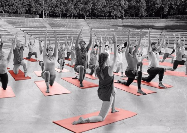 Madrid acoge el I 'Yoga Solidario' para recaudar fondos para la investigación del cáncer de mama