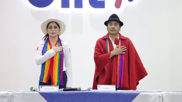 El líder indígena Leónizas Iza presenta su candidatura a las elecciones presidenciales de Ecuador