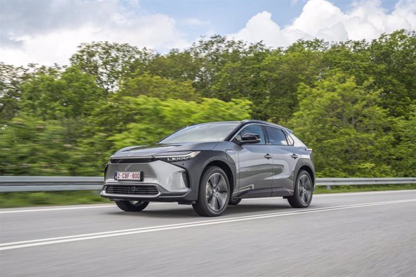 Toyota lanza la nueva gama de su SUV eléctrico, el bZ4X 2025, desde 34.500 euros y 685 km de autonomía