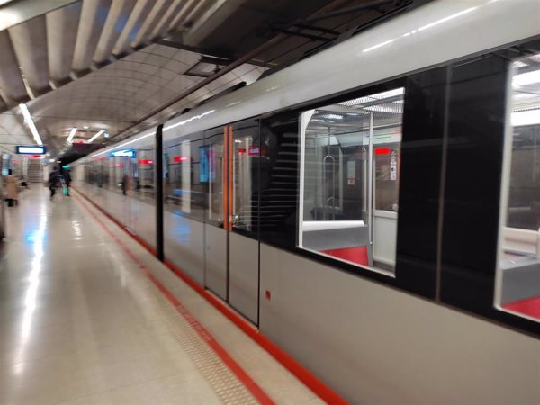 En libertad con orden de alejamiento el joven que arrojó a su pareja desde el andén a las vías del Metro en Bilbao