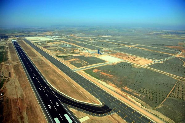 El aeropuerto de Ciudad Real podría dedicar sus instalaciones a albergar inmigrantes ante la 