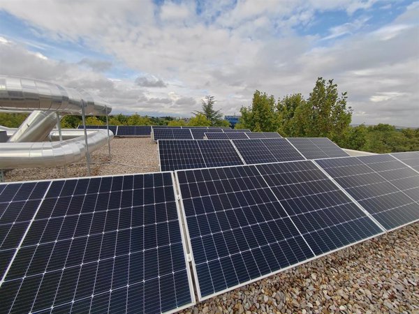 La Fundación EDP instala 30 paneles solares en una residencia para personas mayores con discapacidad intelectual