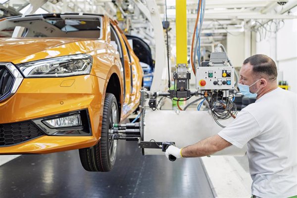 El superávit comercial del automóvil en España creció hasta agosto un 19,5%, hasta los 5.546 millones