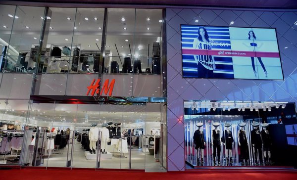 El ERE de H&M sale adelante con las firmas de UGT y CCOO tras reducir los afectados a 492