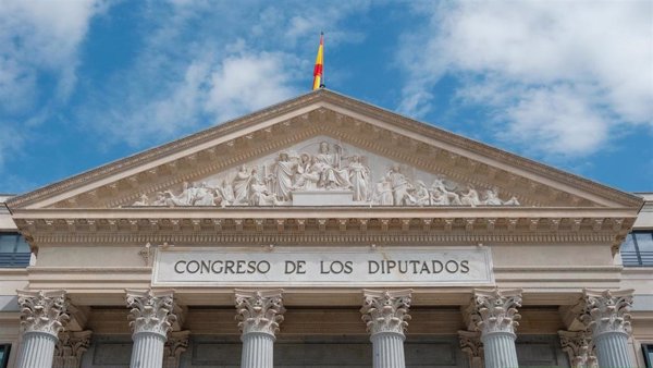 El Congreso insta al Gobierno a regular el asistente personal para atender necesidades de personas con autismo